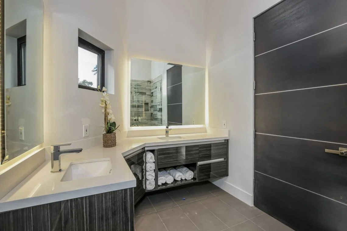Woodland Hills Complete Bathroom Remodel