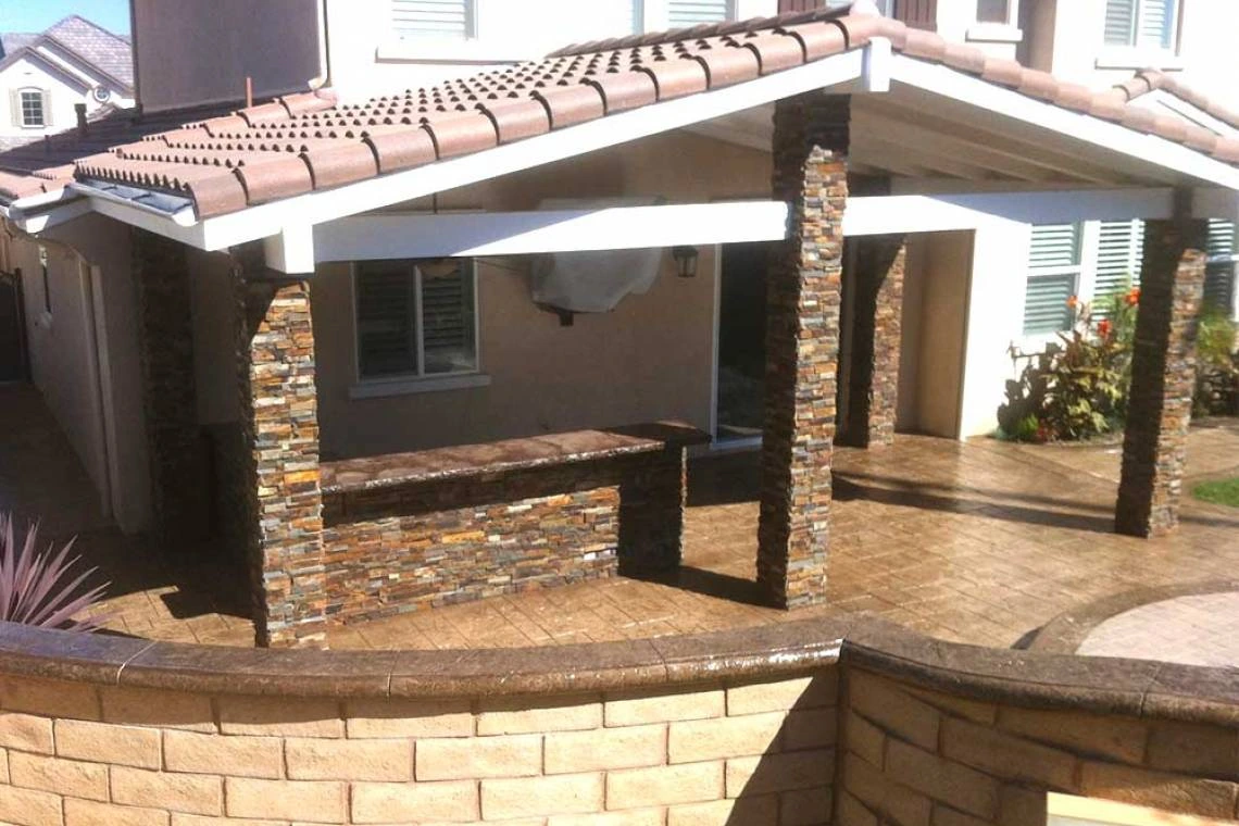 OUTDOOR LIVING · COVERED ENTERTAINING AREA