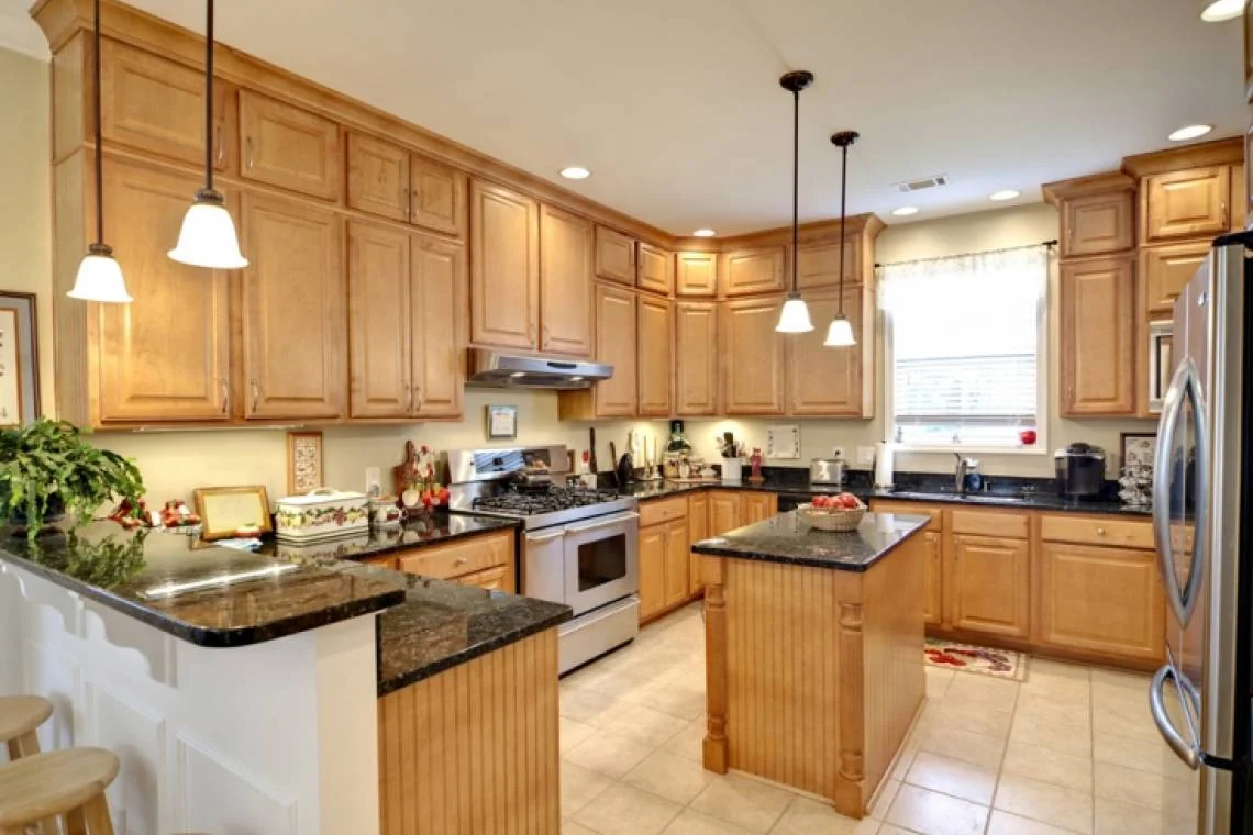 Kitchen & cabinetry